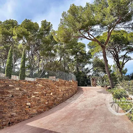 La Sarrazine - Port Du Niel - Vue Βίλα