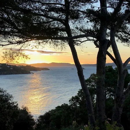 La Sarrazine - Port Du Niel - Vue Βίλα Ιέρ